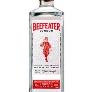 Botella de Beefeater London Dry Gin con su icónica etiqueta del Yeoman Warder y un Gin Tonic al lado.
